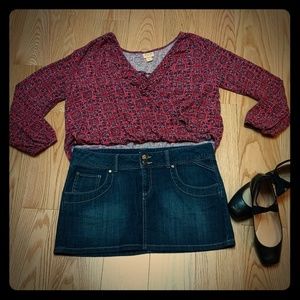 Super cute high low pattern shirt
